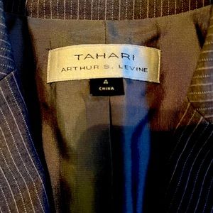 Tahari Arthur S Levine Women’s suit with skirt